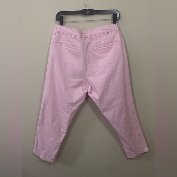 Levi’s Women’s Pants Size 10 Pink Ankle Cropped Tapered Stretch Mid Rise Cotton - Picture 1 of 12